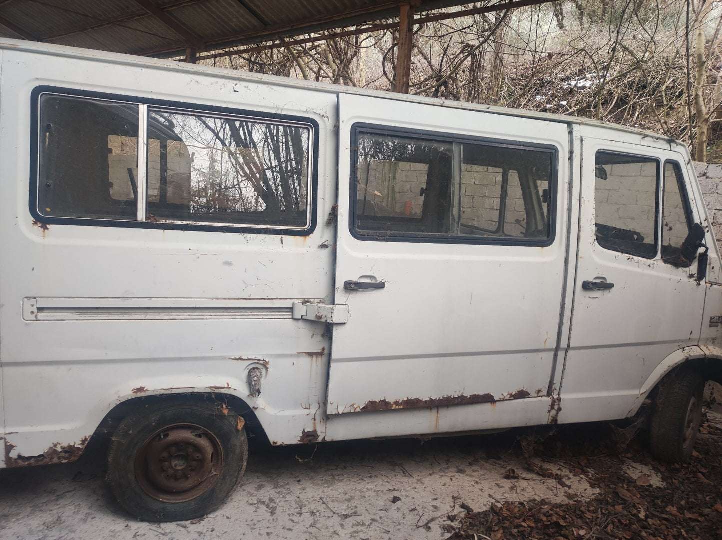 Mercedes Benz 207 D 9 posti