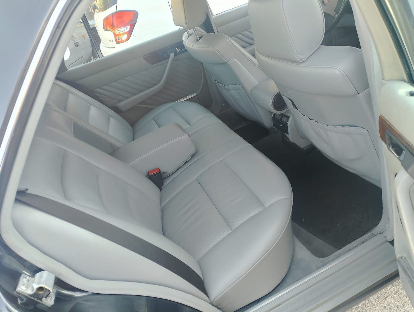 Mercedes Benz 300 SE W126